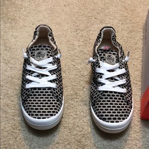 Roxy women’s casual tennis shoe